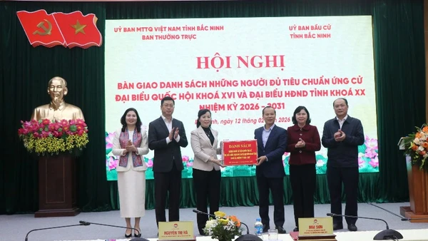 Ban Thường trực Ủy ban Mặt trận Tổ quốc Việt Nam tỉnh Bắc Ninh bàn giao danh sách những người đủ tiêu chuẩn ứng cử đại biểu Quốc hội khóa XVI và đại biểu Hội đồng nhân dân tỉnh, nhiệm kỳ 2026-2031 đến Ủy ban Bầu cử tỉnh.
