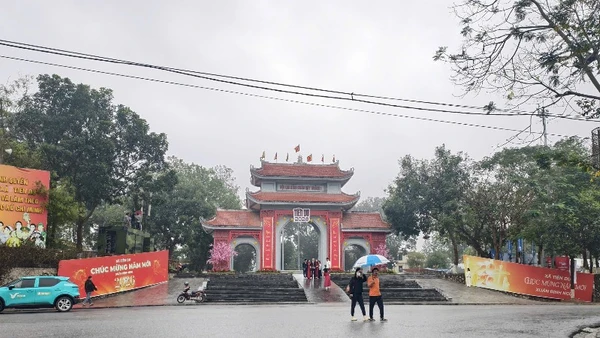 Dù chưa vào hội, nhưng nhiều du khách đã tới Hội Lim.