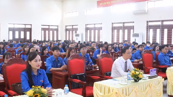 Chương trình được tổ chức trực tiếp, kết nối với 99 điểm cầu xã, phường với sự tham dự của hơn 3.200 cán bộ, đoàn viên, thanh niên.