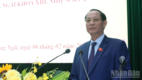 Đồng chí Trần Quang Phương, Phó Chủ tịch Quốc hội phát biểu chỉ đạo hội nghị.