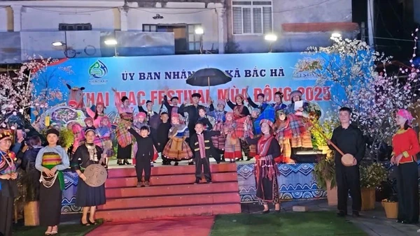 Đêm khai mạc Festival đầy sắc màu ở Bắc Hà (Lào Cai).