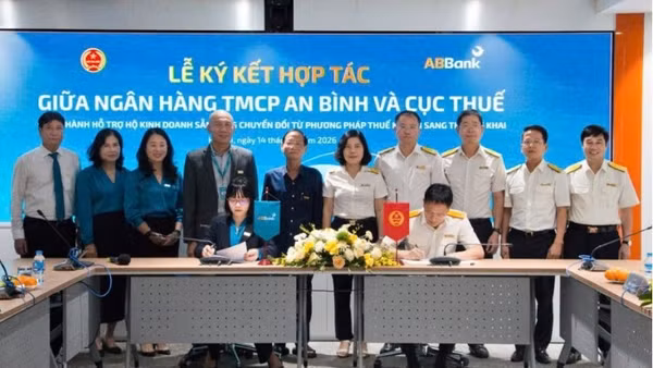 Đại diện ABBank và Cục Thuế ký kết thỏa thuận hợp tác