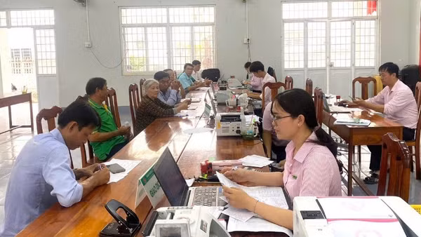 Mạng lưới điểm giao dịch của Ngân hàng Chính sách xã hội An Giang tích cực cho dân vay vốn thuận lợi , kịp thời. 