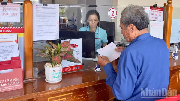 Tiền gửi dân cư vào hệ thống ngân hàng liên tục tăng kể từ năm ngoái đến nay.
