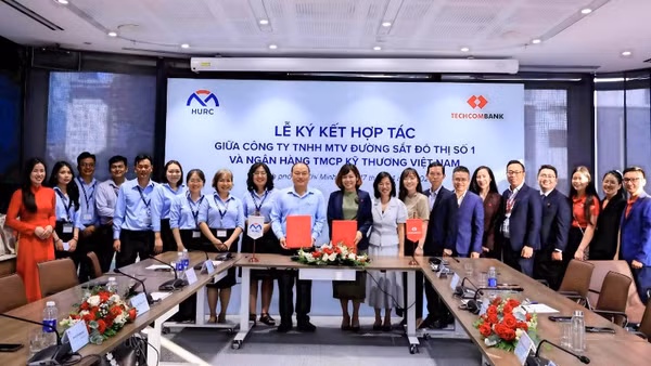 Lễ ký hợp tác giữa Công ty TNHH MTV Đường sắt đô thị số 1 và Ngân hàng Techcombank.