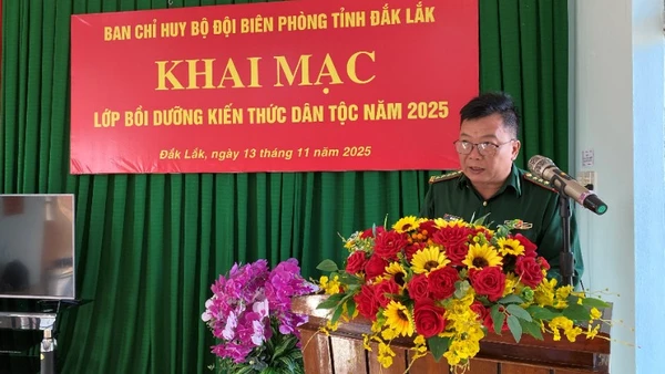 Đại tá Bùi Khắc Hiệp, Chủ nhiệm Chính trị Ban Chỉ huy Bộ đội Biên phòng tỉnh Đắk Lắk tại lớp bồi dưỡng.