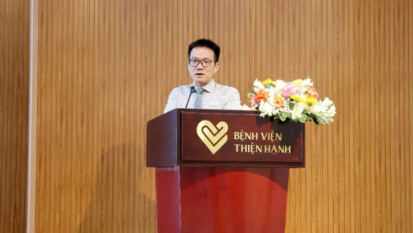 Phó Giáo sư, Tiến sĩ, bác sĩ Lê Minh Khôi, Trưởng Phòng Khoa học và Đào tạo, Bệnh viện Đại học Y Dược Thành phố Hồ Chí Minh phát biểu tại hội thảo.
