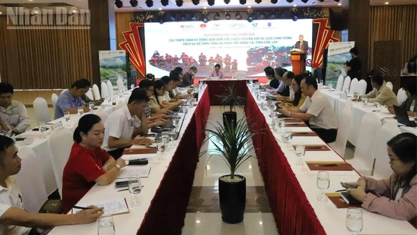 Quang cảnh buổi tọa đàm.