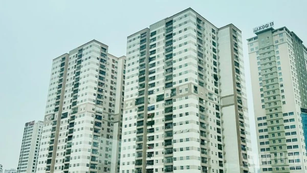 Năm 2025, thị trường căn hộ Hà Nội ghi nhận thêm khoảng 6.000 căn hộ mới, nâng tổng nguồn cung cả năm lên hơn 24.000 căn. (Ảnh: HNV)