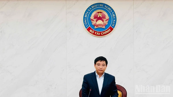 Ủy viên Trung ương Đảng, Bộ trưởng Tài chính Nguyễn Văn Thắng phát biểu tại hội nghị. (Ảnh: HNV)