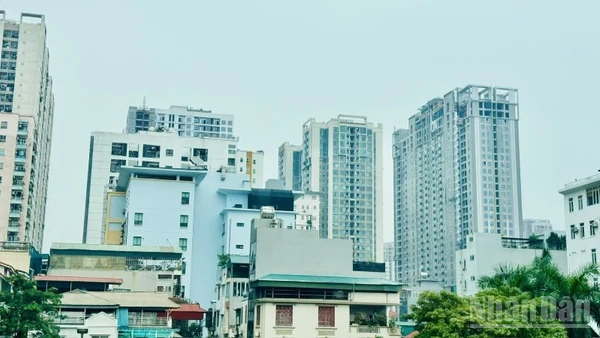 Một góc chung cư và nhà ở phía đông Hà Nội. (Ảnh: HNV)