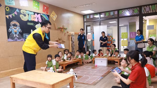 Những thí nghiệm khoa học thú vị luôn hấp dẫn trẻ tò mò và say mê khám phá, đã được bổ sung vào các lớp năng khiếu tại Cung Thiếu nhi Hà Nội. Nguồn: Cung Thiếu nhi Hà Nội