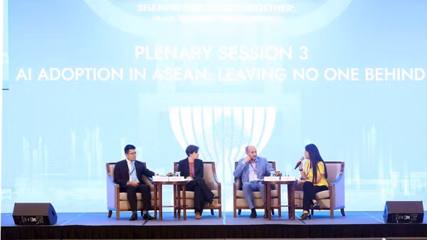 Phiên toàn thể số 3 của Diễn đàn Tương lai ASEAN mang chủ đề "Ứng dụng trí tuệ nhân tạo tại ASEAN: Không để ai bị bỏ lại phía sau". Ảnh: TTXVN