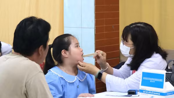 Khám sức khỏe định kỳ cho học sinh, sinh viên là hoạt động được Thành phố Hồ Chí Minh duy trì nhiều năm qua quản lý sức khỏe lâu dài.