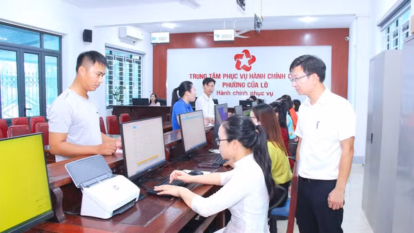 Trong điều kiện đẩy mạnh xây dựng chính quyền số, yêu cầu nâng cao năng lực số, tư duy số và kỹ năng làm việc trong môi trường số của cán bộ cơ sở là bắt buộc.