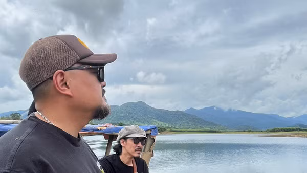 Thiên nhiên hùng vĩ làm xao xuyến lòng du khách.