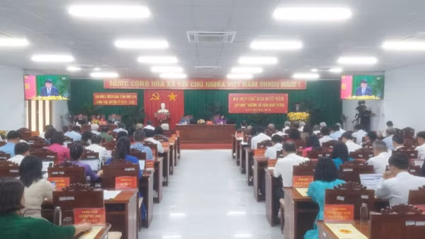 Quang cảnh kỳ họp Hội đồng nhân dân tỉnh Phú Yên.