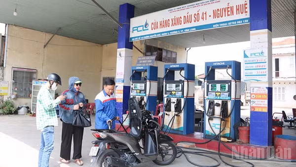 Hoạt động kinh doanh xăng, dầu tại phường Long Châu, tỉnh Vĩnh Long ổn định.