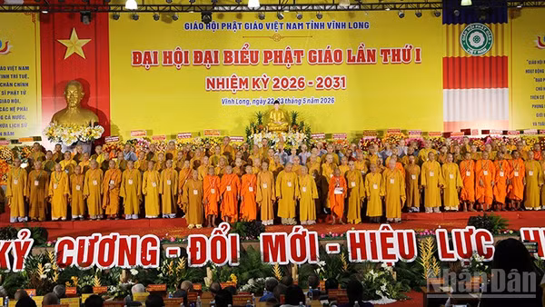 Thành viên Ban Trị sự Giáo hội Phật giáo Việt Nam tỉnh Vĩnh Long, khóa 1, nhiệm kỳ 2026-2031, ra mắt tại Đại hội.