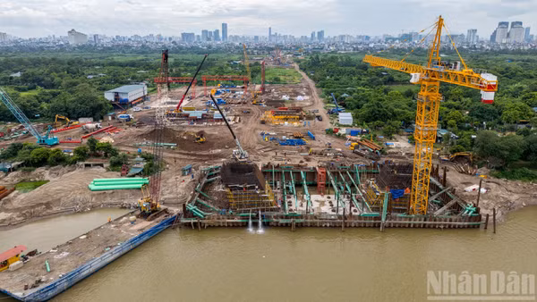 Dự án cầu Tứ Liên được kỳ vọng mở rộng không gian phát triển đô thị, kết nối hai bờ sông Hồng và tạo diện mạo mới cho Thủ đô Hà Nội trong tương lai.