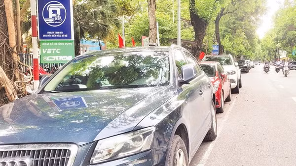 Thủ đô Hà Nội triển khai thu phí điện tử không dừng tại tất cả bãi đỗ xe và điểm trông giữ ô-tô được cấp phép từ ngày 1/7/2026.