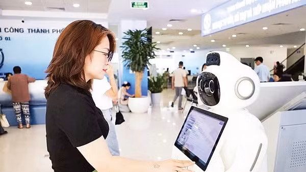 Trung tâm Phục vụ hành chính công Thành phố Hà Nội ứng dụng robot AI hỗ trợ, tư vấn thủ tục hành chính cho người dân.