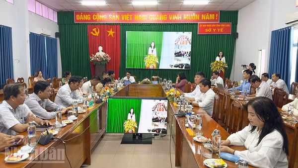 Quang cảnh buổi phát động thực hiện chiến dịch 90 ngày đêm. 