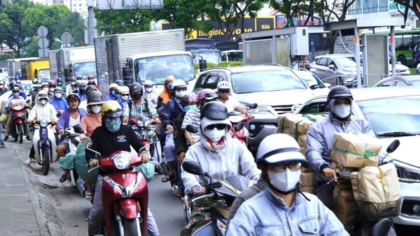 Lựa chọn giữ lại bên mình chiếc xe quen thuộc, nhưng với diện mạo mới, bớt khí thải, không ồn, giảm mùi xăng… là mong muốn có thật của nhiều người dân.