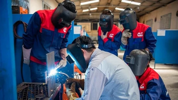 Hàn điện là một trong những ngành "khát" lao động tại nhiều quốc gia.