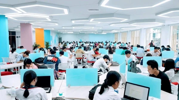 Sinh viên học tập tại Thư viện Trường đại học Công nghiệp Thành phố Hồ Chí Minh. (Nguồn: Website nhà trường)
