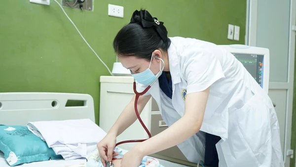 Khám, chữa bệnh tại Bệnh viện E (Hà Nội). (Ảnh THANH XUÂN)