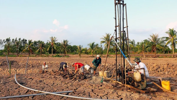 Nhiều giải pháp sống chung với hạn-mặn đã, đang được các địa phương khu vực Đồng bằng sông Cửu Long triển khai. (Ảnh NSNA Nguyễn Thanh Dũng)