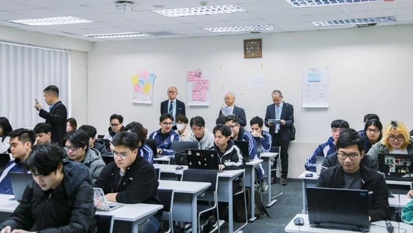 Đoàn chuyên gia của Hiệp hội Kiểm định các Trường đại học Nhật Bản kiểm định chất lượng tại Trường đại học Việt Nhật. (Ảnh VJU)