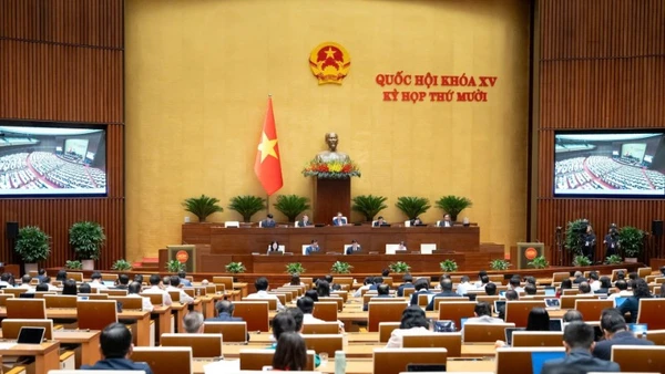 Trong tuần làm việc thứ tư (từ ngày 10-15/11), Quốc hội thảo luận và thông qua nhiều dự án luật quan trọng, đồng thời tiến hành biểu quyết thông qua Nghị quyết về Kế hoạch phát triển kinh tế-xã hội năm 2026. (Nguồn QUOCHOI.VN)