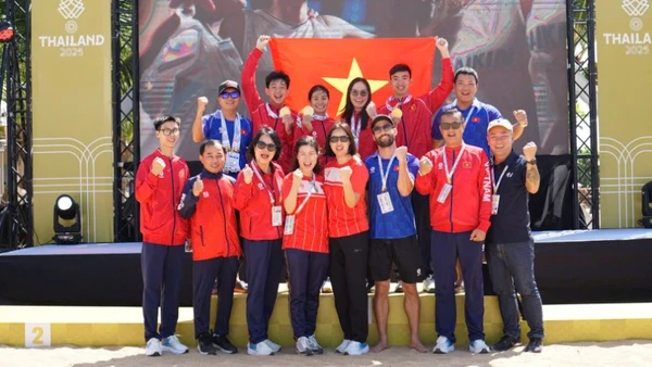 Đội hình bơi mở rộng tiếp sức 4x1.500m hỗn hợp giành Huy chương vàng thứ 87 cho Đoàn thể thao Việt Nam.