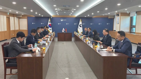 Cơ quan chức năng Việt Nam họp với đối tác Hàn Quốc nhằm thúc đẩy hợp tác song phương trong lĩnh vực lao động, việc làm.