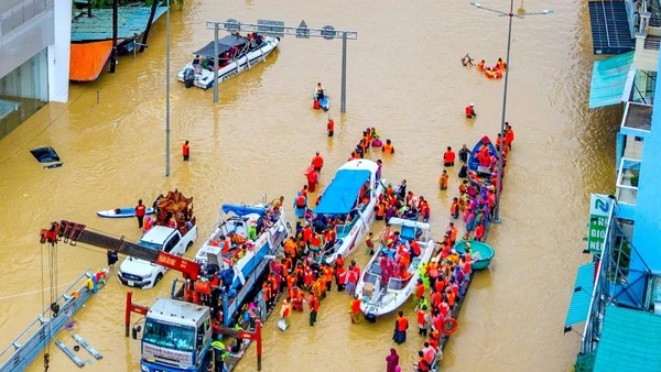 Ứng phó ngập lụt đô thị không chỉ là nhiệm vụ kỹ thuật, mà còn là thước đo năng lực quản trị và tầm nhìn phát triển quốc gia. (Ảnh: Xuân Ngọc) 