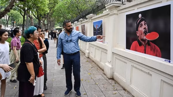 Photo Hanoi '23 thu hút đông đảo khách tham quan. 