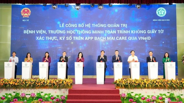 Bệnh viện Bạch Mai vừa công bố Hệ thống quản trị bệnh viện, trường học thông minh toàn trình không giấy tờ và Xác thực, ký số trên App Bach Mai Care qua VNeID.