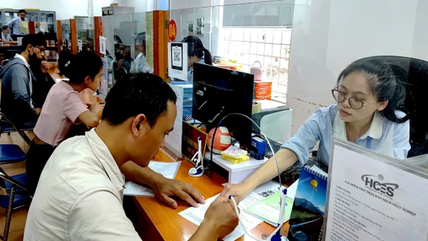 Người lao động cần được bảo đảm đầy đủ quyền lợi theo quy định của pháp luật. (Ảnh VĂN HỌC)