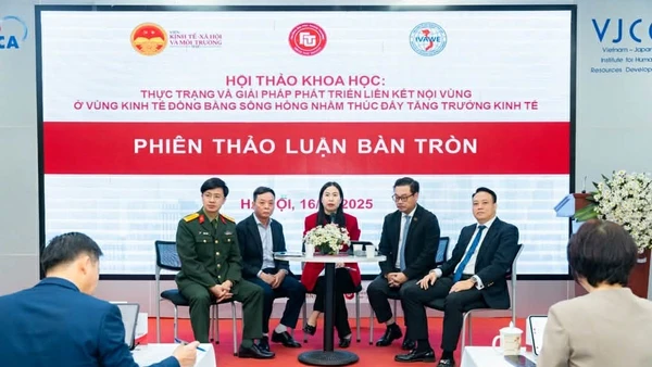 Phiên thảo luận bàn tròn được chủ trì bởi Phó Giáo sư, Tiến sĩ Đinh Thị Nga, Phó Viện trưởng Viện Kinh tế-xã hội và Môi trường.