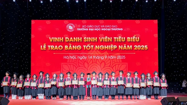 Vinh danh sinh viên tiêu biểu Trường đại học Ngoại thương. 