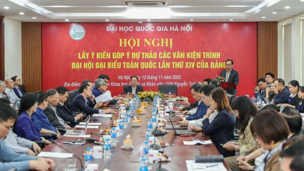 Quang cảnh Hội nghị lấy ý kiến góp ý dự thảo các văn kiện trình Đại hội đại biểu toàn quốc lần thứ XIV của Đảng.