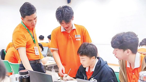 Ứng dụng công nghệ thông tin để dạy học tại một trường phổ thông ở Cần Thơ. 
