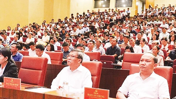 Lớp bồi dưỡng nghiệp vụ chuyên sâu về công tác kiểm tra, giám sát. (Ảnh NGUYỄN HÂN)