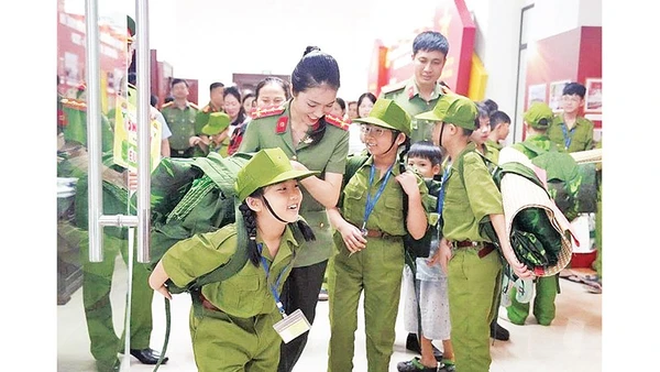 Thông qua chương trình “Học làm chiến sĩ công an” đã góp phần tạo chuyển biến tích cực về nhận thức và hành động cho học sinh trong việc chấp hành pháp luật, rèn luyện kỹ năng sống. 