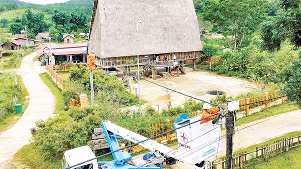 Điện lưới quốc gia đã vươn tới các bản làng xa xôi. 