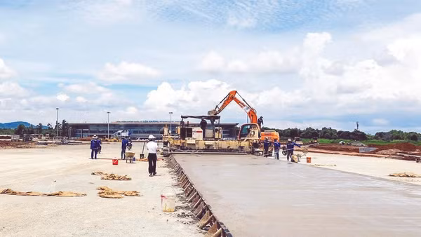 Trên công trường dự án tại Cảng hàng không quốc tế Liên Khương.