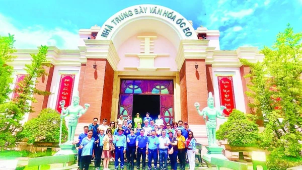 Nhà trưng bày văn hóa Óc Eo trở thành điểm tham quan lý thú cho các nhà nghiên cứu, khảo cổ.
