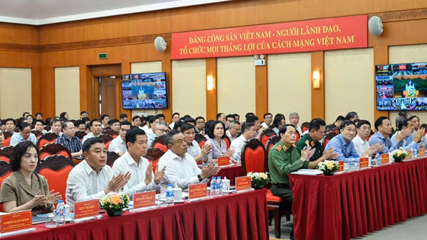 Đồng chí Trần Sỹ Thanh, Ủy viên Bộ Chính trị, Bí thư Trung ương Đảng, Chủ nhiệm Ủy ban Kiểm tra Trung ương dự và phát biểu ý kiến chỉ đạo hội nghị sơ kết công tác 6 tháng đầu năm 2026. (Ảnh: DUY LINH)
